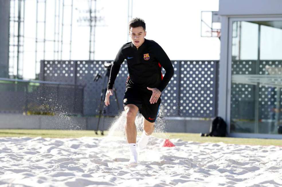 El brasileño Philippe Coutinho, este viernes, durante su sesión de trabajos de recuperación. / @FCBarcelona_es