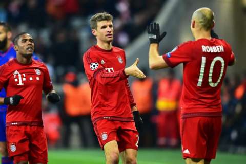 Bayern Múnich goleó a Olympiacos y le dio vida al Arsenal