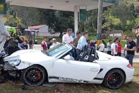 Video: así fue el choque entre un Porsche y una moto en la vía Tunja-Bogotá