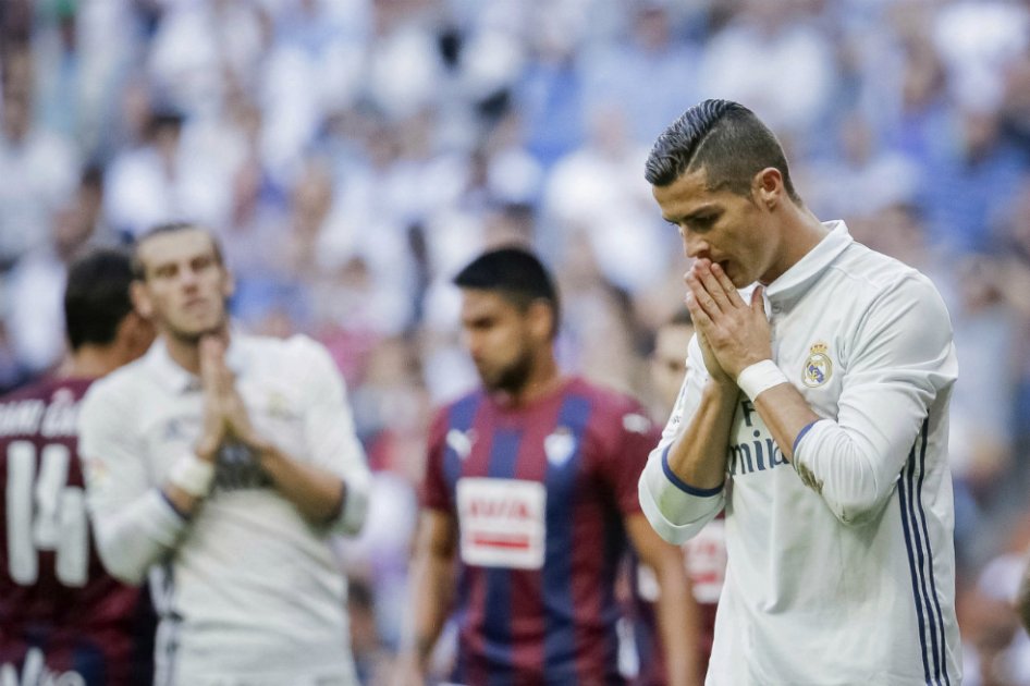 El atcante portugués del Real Madrid, Cristiano Ronaldo, tras el partido ante el Eibar de la séptima jornada de la Liga de España. / EFE