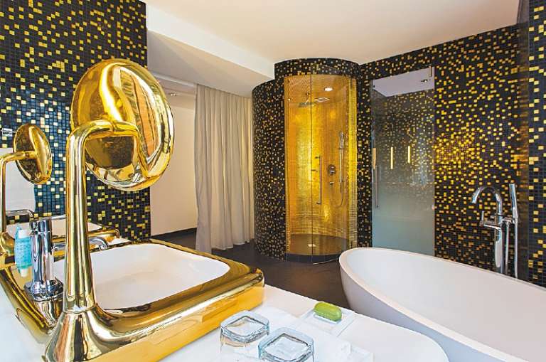 W Bogotá cuenta con 168 habitaciones y suites, inspiradas por las lujosas ceremonias de las tribus antiguas y las balsas que flotaban en el lago Guatavita.