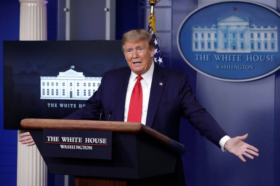 El presidente de los Estados Unidos, Donald J. Trump, habla en la rueda de prensa del Grupo de Trabajo Coronavirus en la Casa Blanca en Washington, DC, EE. UU., 13 de abril de 2020. / EFE