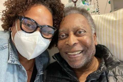 Pelé recibió el alta hospitalaria, pero tendrá que seguir en quimioterapia