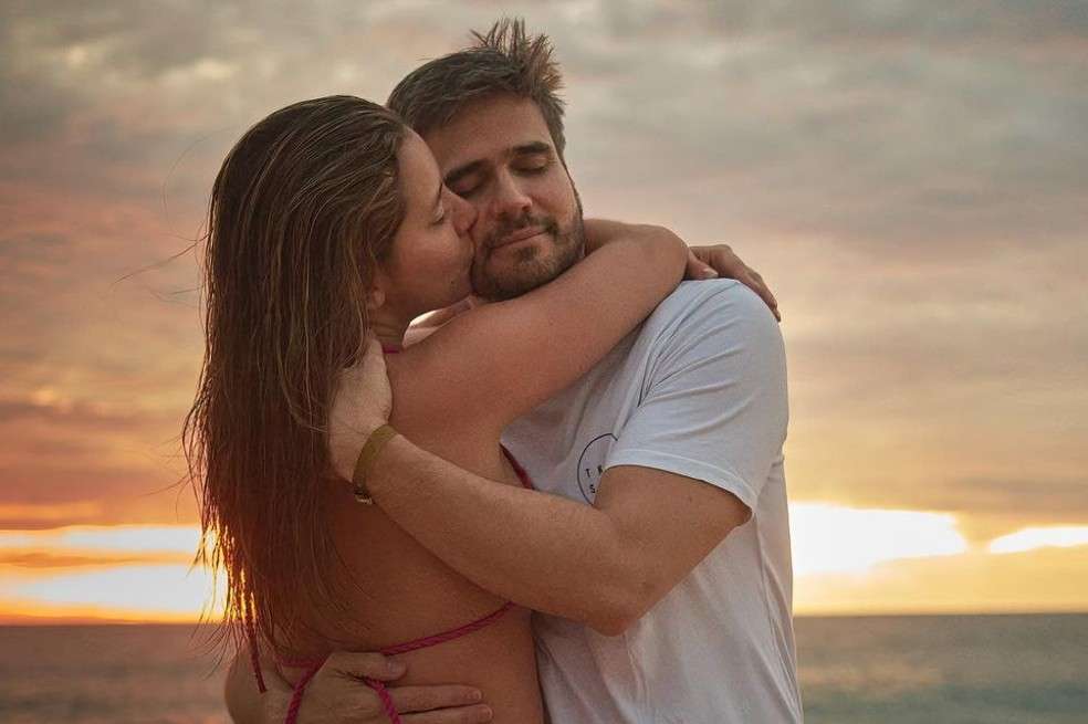 Daniel Arenas y Daniela Álvarez llevan varios meses de relación y pese a que el actor ha sido bastante reservado con su vida privada, no ha dejado de postear mensajes románticos para la presentadora. “TÚ eres mi fortuna, pero mi bendición más linda es podértelo demostrar y expresar todos los días de esta vida a tu lado mirándote a los ojos. Ese es nuestro más Grande Tesoro
Te AMO”.