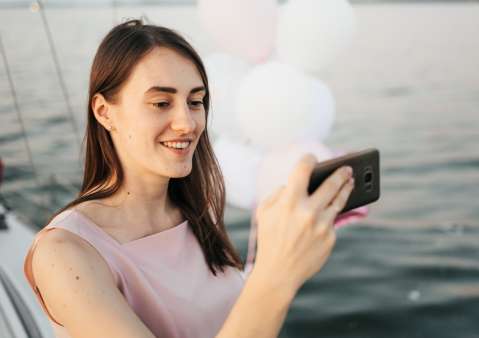 Qué hacer y qué no cuando el celular se moja