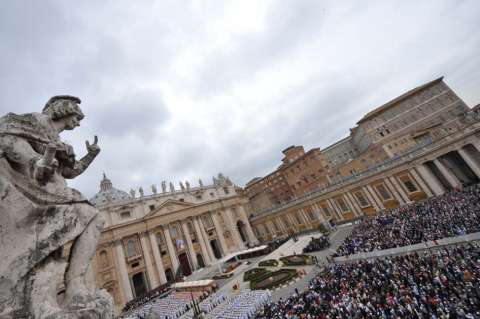 Vaticano pide suspender Constituyente por "hipotecar el futuro" de Venezuela