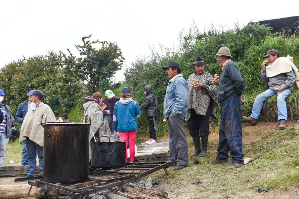 Los habitantes de los alrededores del relleno sanitario Doña Juana siguen en jornada de protesta. / Juan Zarama Perini