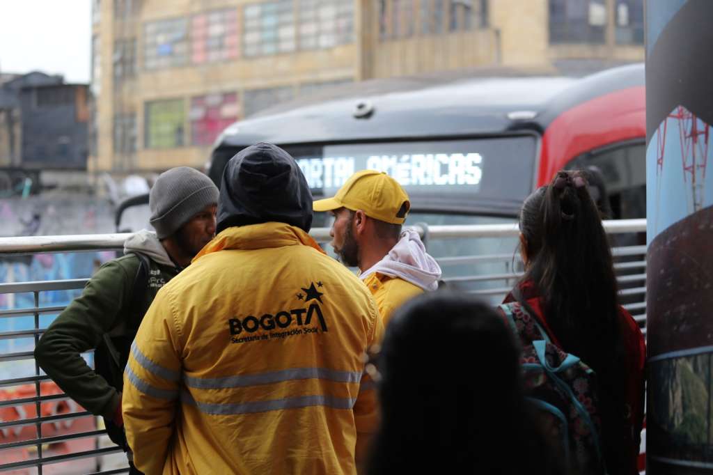 Las autoridades reforzaron el despliegue de equipos institucionales ante la constante presencia de habitantes de calle en Transmilenio.