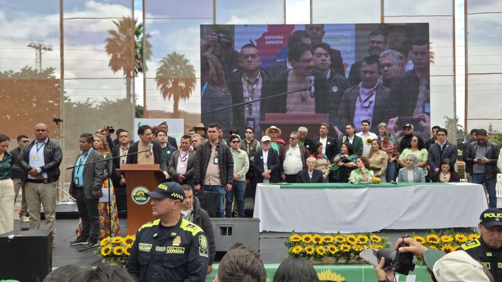 Iván Cepeda en el evento de adhesión del Partido Alianza Verde a su campaña.