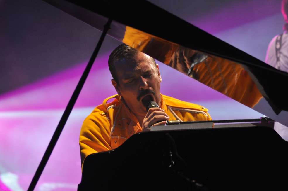 El argentino Jorge Busetto (Freddie Mercury en la banda tributo Dr. Queen) dice que no es un imitador y que su homenaje se hace desde la admiración. / Cortesía