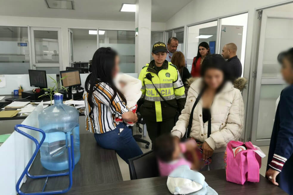 La madre explicó que escapó de su casa por problemas de convivencia y aclaró que nunca pensó en vender a sus dos bebés. / Secretaría de Seguridad.