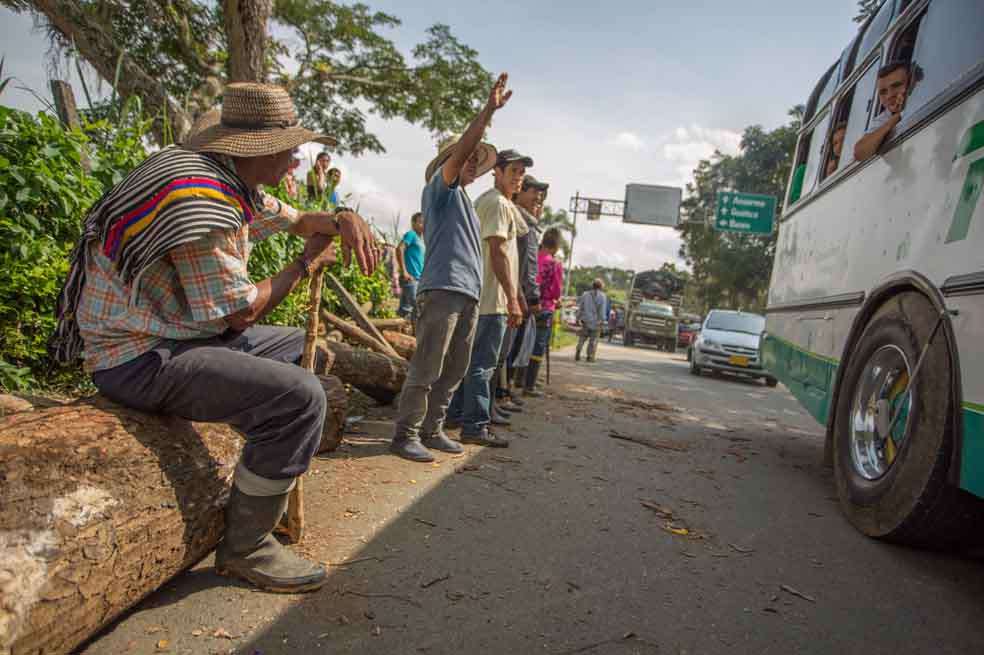 Campesinos del sector de Remolinos (Risaralda) continuaban en las carreteras apoyando la protesta campesina. / Edison Sánchez