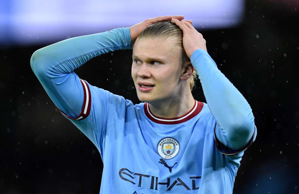 Manchester (United Kingdom), 31/12/2022.- Erling Haaland of Manchester City reacts during the English Premier League soccer match between Manchester City and Everton in Manchester, Britain, 31 December 2022. (Reino Unido) EFE/EPA/Peter Powell EDITORIAL USE ONLY. No use with unauthorized audio, video, data, fixture lists, club/league logos or 'live' services. Online in-match use limited to 120 images, no video emulation. No use in betting, games or single club/league/player publications