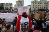 Miles de manifestantes protestan en Perú contra indulto a Fujimori