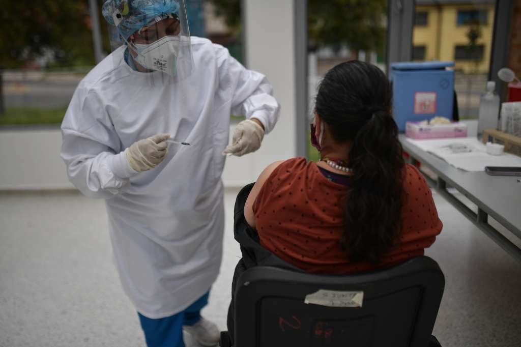 Centro de atención sociosanitaria Balcanes para la vacunación contra el Covid_19 y atención de habitante de calle en la localidad de San Cristóbal en Bogotá