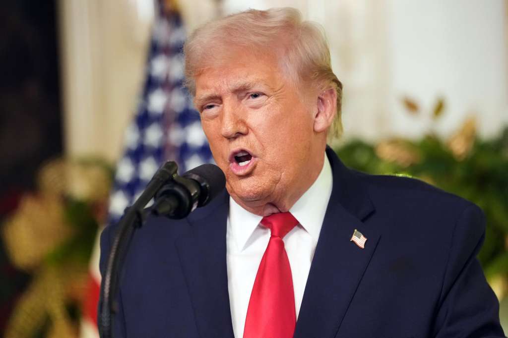 Washington (United States), 18/12/2025.- US President Donald Trump delivers an address to the Nation from the Diplomatic Reception Room of the White House, in Washington, DC, USA, 17 December 2025. EFE/EPA/Doug Mills / POOL