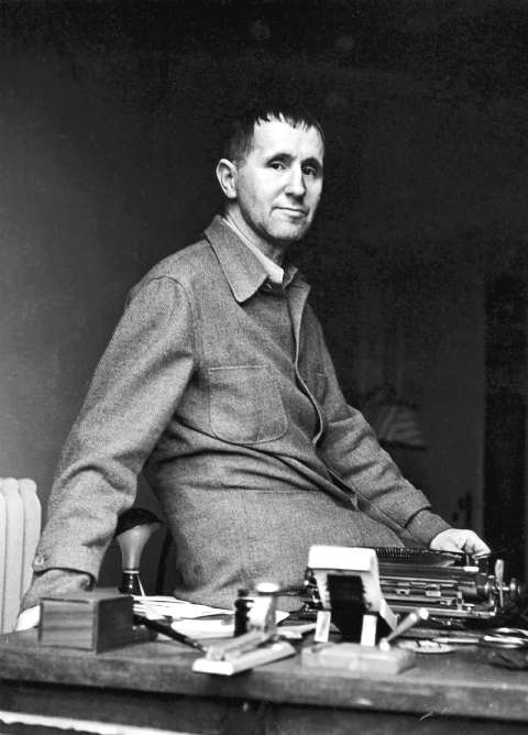 Bertolt Brecht, un martillo para darle forma al teatro (Políticamente artistas XVIII)