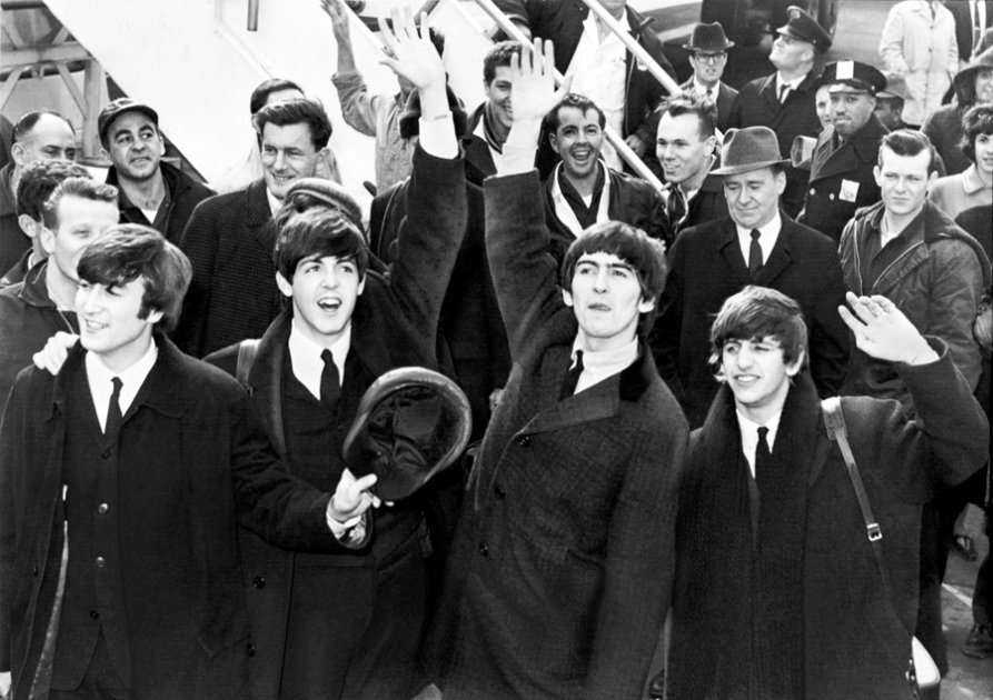 Los Beatles en su llegada a Nueva York, 1965 / Dominio público