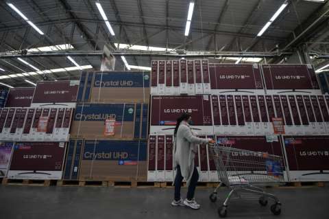 Gobierno defiende resultados del día sin IVA, pero admite que hubo desorden