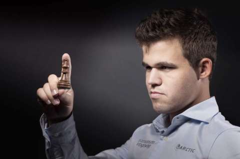 El noruego Magnus Carlsen conserva el título de campeón mundial de ajedrez