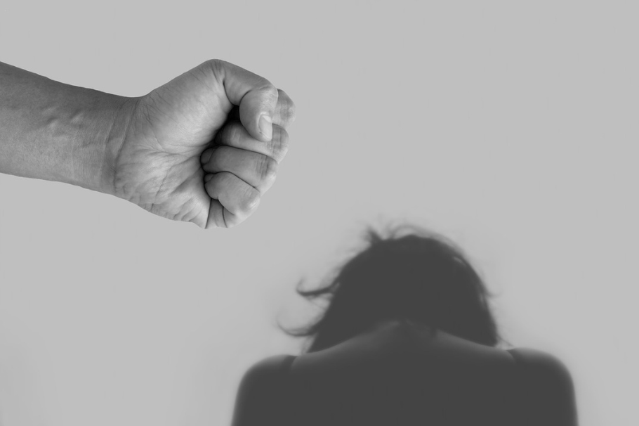 La violencia de género es aquella que se ejerce como producto del odio, el sesgo o el prejuicio