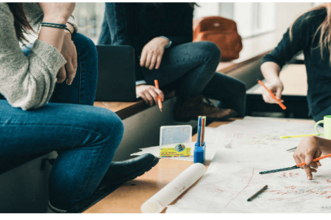 Crean guía para futuros empresarios