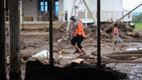 Las inundaciones dejan decenas de muertos en Indonesia