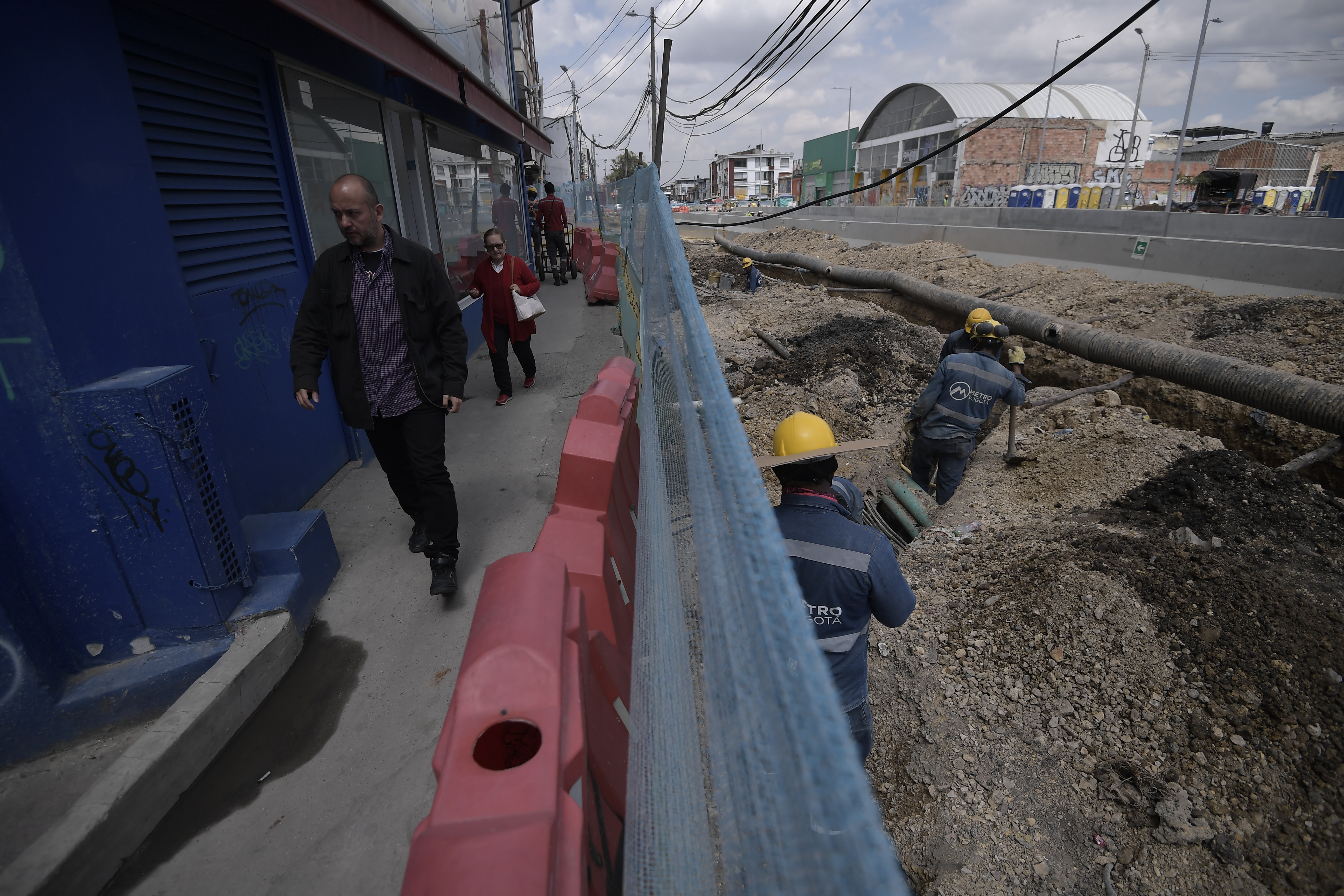 Comerciantes y vendedores de este sector, se ven afectados por los retrasos en el intercambiador vial de la calle 72 con avenida Caracas.
