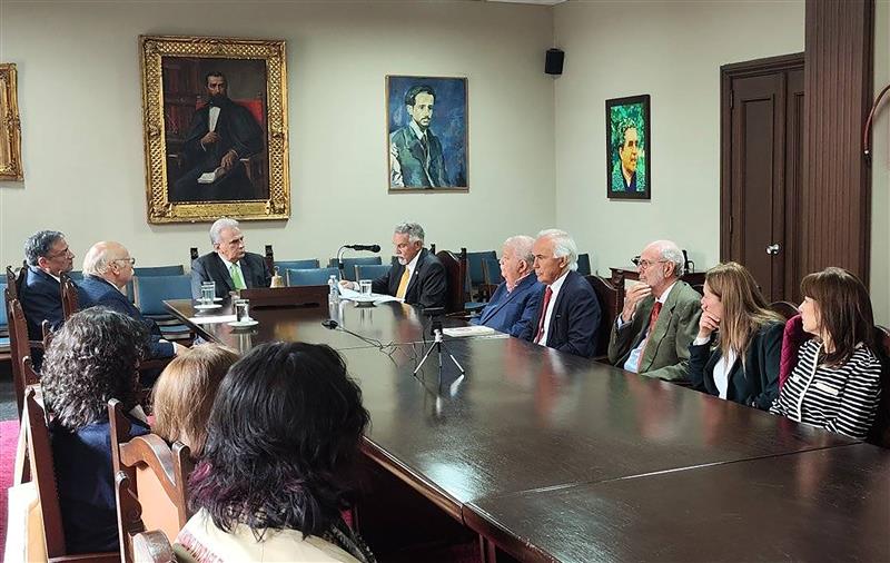 La Academia Colombiana de la Lengua fue fundada el 10 de mayo de 1871.