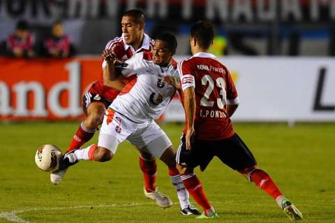 Liga de Loja sorprendió y venció a River Plate por la Sudamericana