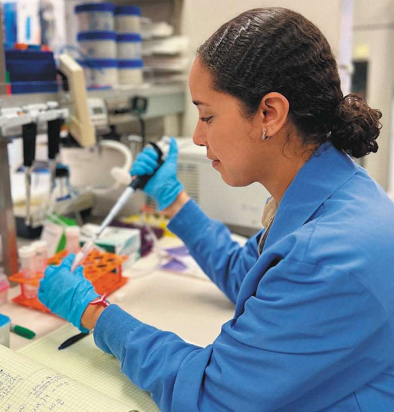 Estephania Candelo es médica, magíster en Genética de las Enfermedades Humanas e ingeniera de tejidos del University College London. / Cortesía