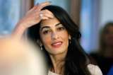 Esposa de George Clooney cambia su apellido