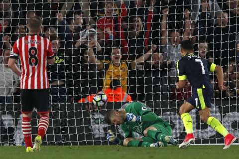 Arsenal vence al Southampton y se acerca a puestos de Champions