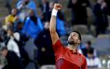 Djokovic arrancó con victoria la defensa de su título en Roland Garros: video