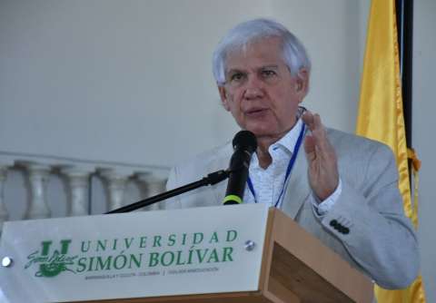Falleció el médico y empresario Ricardo Manzur, fundador de la clínica Reina Catalina
