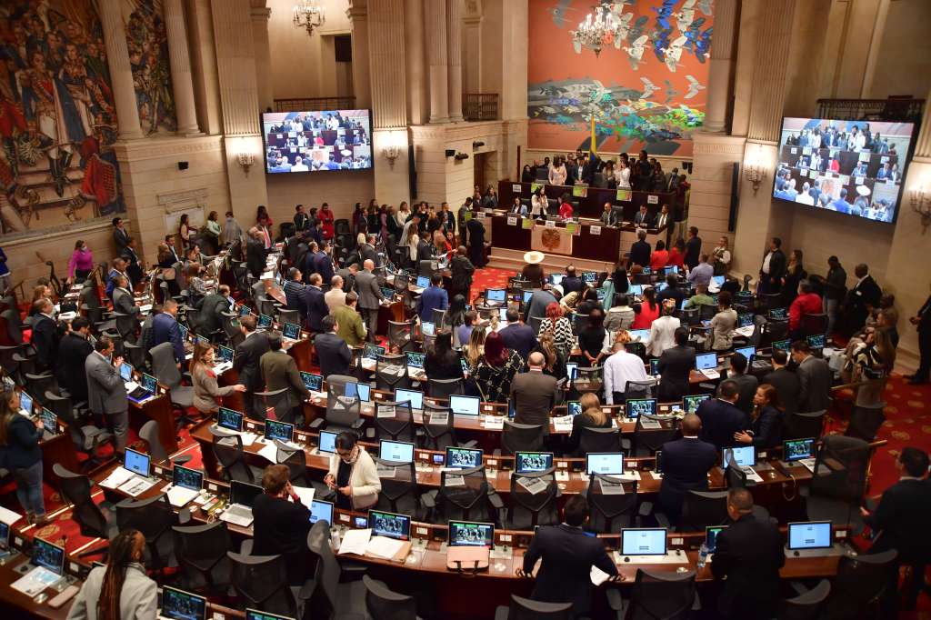 Debate sobre el proyecto "Paz Total" que prorroga y modifica la ley 418 de 1997, aprobado en la Cámara de Representantes.