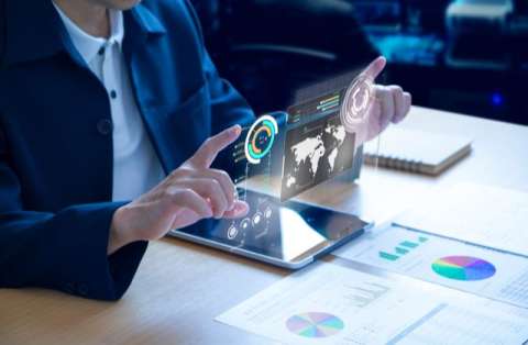Las pequeñas empresas buscan a los despedidos por las tecnológicas