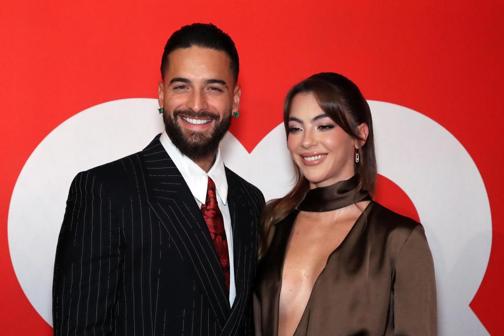 MEX9163. CIUDAD DE MÉXICO (MÉXICO), 20/11/2025.- El cantante colombiano Maluma y su esposa Susana Gómez posan durante la alfombra roja de la premiación 'Men Of the Year' de GQ este jueves, en Ciudad de México (México). EFE/Mario Guzmán