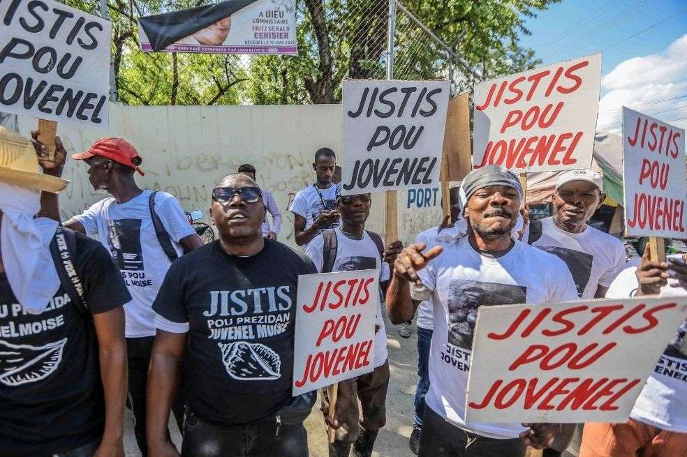 Un grupo de activistas exige justicia para el expresidente haitiano Jovenel Moïse, en Puerto Príncipe.