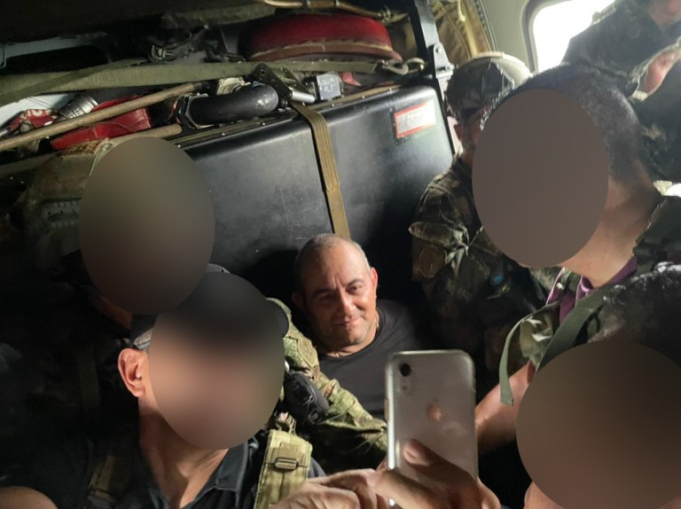Las primeras fotos de “Otoniel”, líder del Clan del Golfo, tras ser capturado