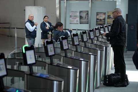 Falla en sistema de control del aeropuerto El Dorado provoca demoras: se activa contingencia