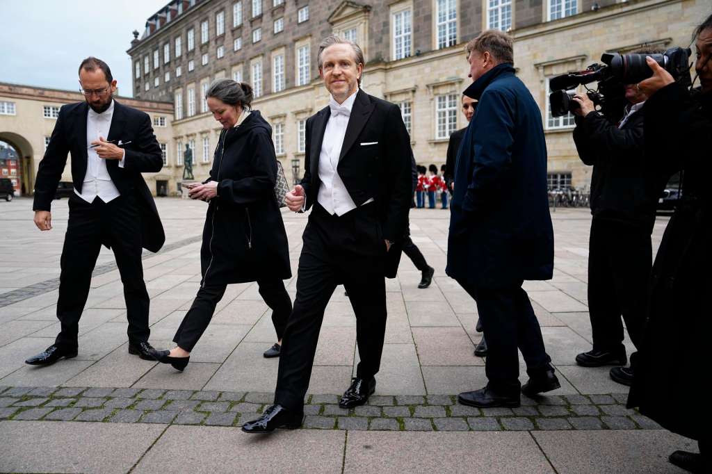 Copenhagen (Denmark), 05/11/2025.- The newly-appointed United States ambassador to Denmark Ken Howery (C) meets the press after an audience with Danish King Frederik at Christiansborg Palace, in Copenhagen, Denmark, 05 November 2025. (Dinamarca, Estados Unidos, Copenhague) EFE/EPA/MADS CLAUS RASMUSSEN DENMARK OUT
