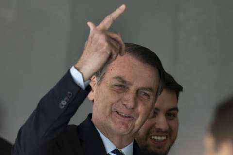Bolsonaro llega a EE. UU. para reforzar sus lazos con Trump
