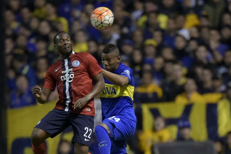 El lateral colombiano Frank Fabra (d) cumplió una destacada actuación. / EFE