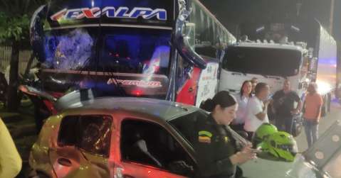 Hombre que intentó robar un bus en terminal  generó choque múltiple en Soledad