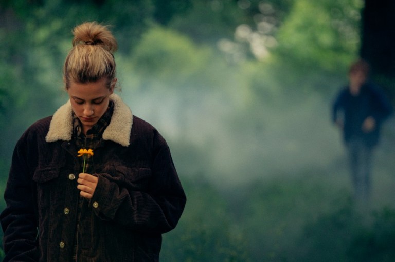 Lili Reinhart: “Es importante explorar el dolor que sientes como adolescente”