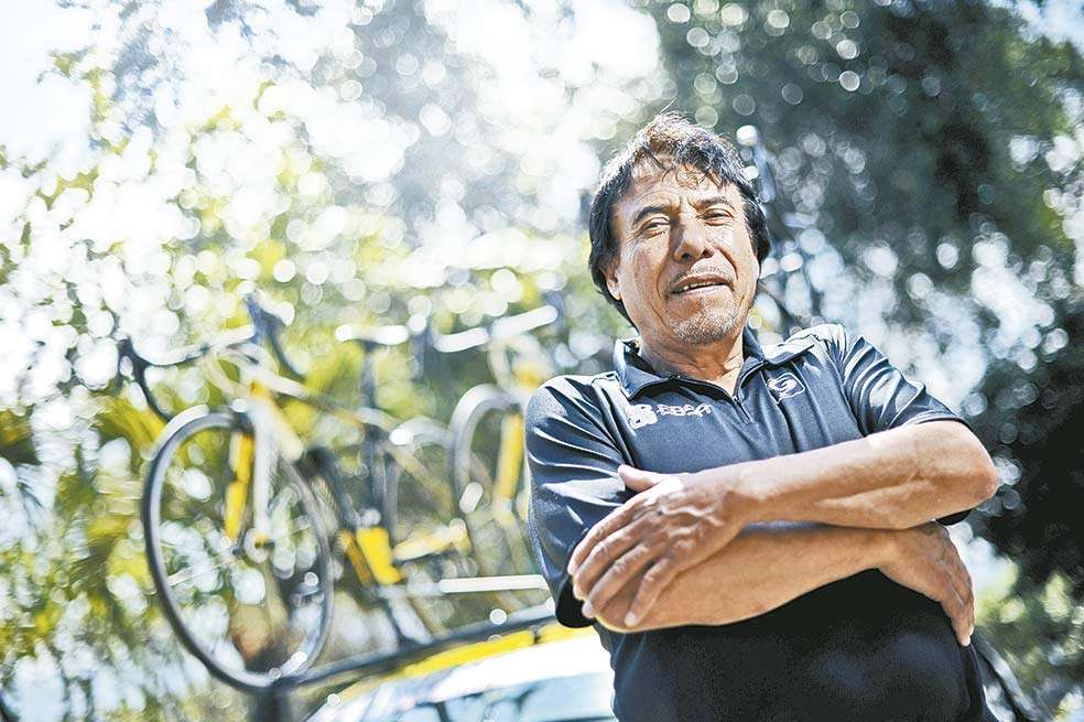Rafael Antonio Niño, director del equipo EBSA Indeportes Boyacá, que participa en la Vuelta a Colombia. / Luis Ángel-El Espectador