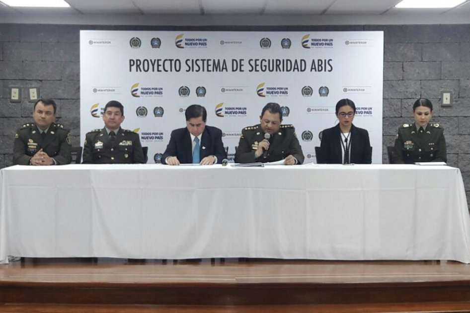 Con este avance tecnológico la Policía Nacional conectará los 264 equipos portátiles de identificación biométrica./ Foto: Dijin.