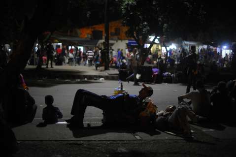 Una noche en la frontera con Venezuela: entre migrantes, bandas criminales y la sombra del Eln