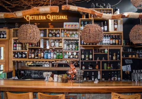 ¿Qué es la coctelería sostenible y cómo practicarla?